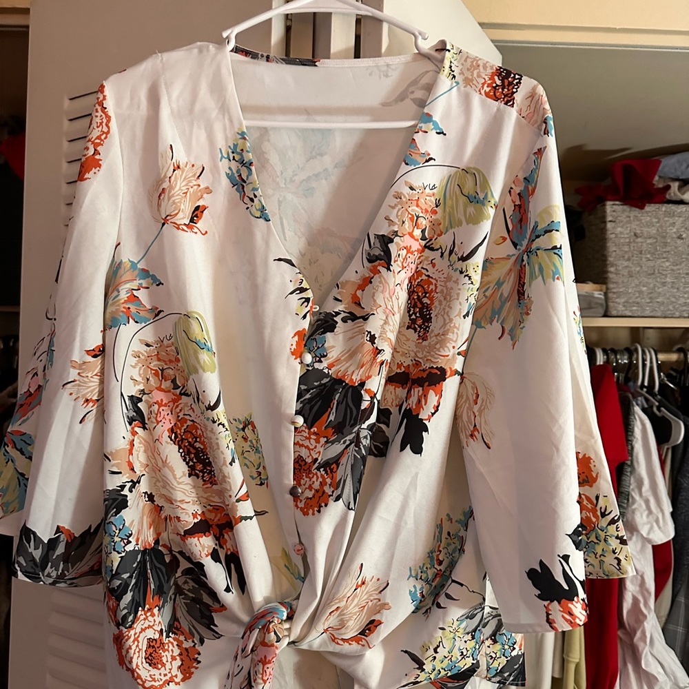 Women’s XL crop top with tie at waist